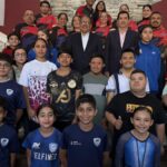 Andrés Mijes entrega apoyos a deportistas en Escobedo