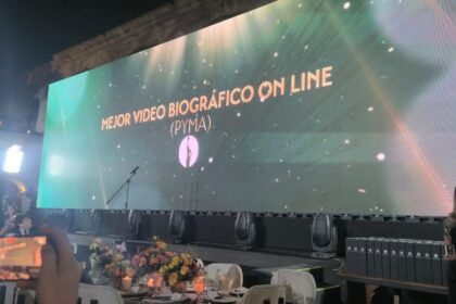 Campaña “Quién es Rosa” gana premio Reed Latino 2025