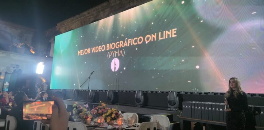 Campaña “Quién es Rosa” gana premio Reed Latino 2025