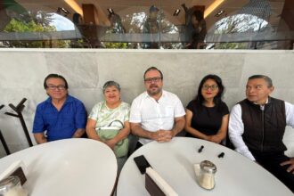 Adrián Naveda impulsa ley para blindar pensiones y becas de embargo