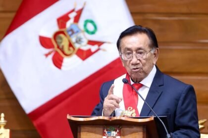 José María Balcázar asume presidencia interina de Perú