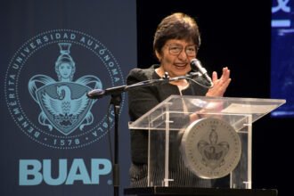 BUAP rinde homenaje a 802 egresados de la Preparatoria 2 de Octubre