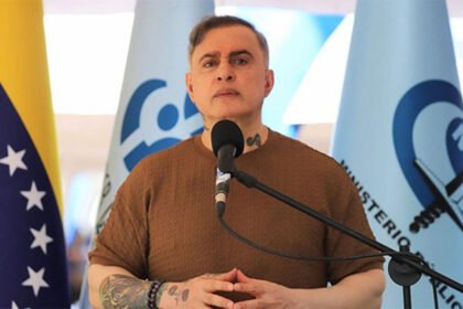 Renuncian fiscal general y defensor del pueblo en Venezuela